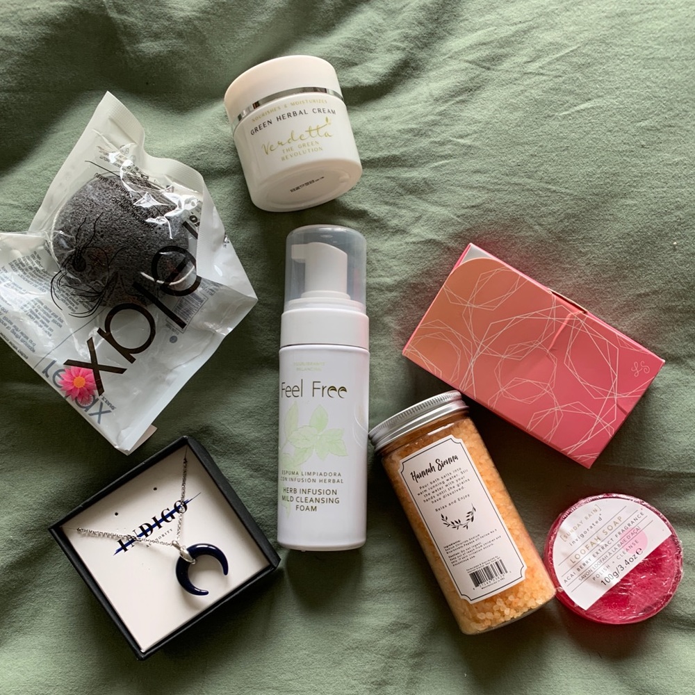 Singles Swag Goodies